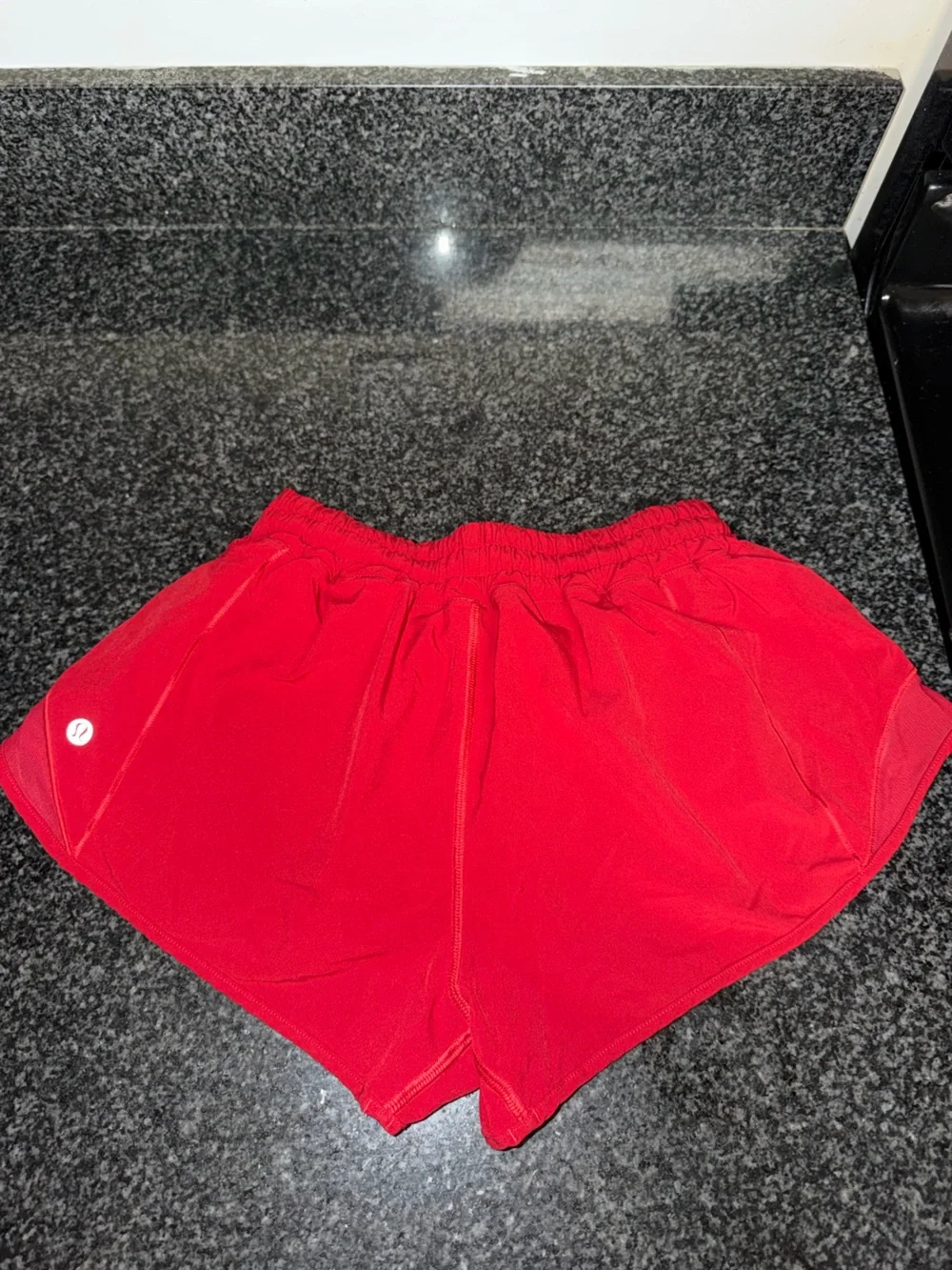 Lululemon hotty hot 2.5 size 4 shorts